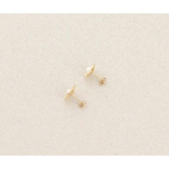 14k Yellow Gold Freshwater Seed Pearl Flower Earrings Stud Post 3/8" - Picture 6 of 7